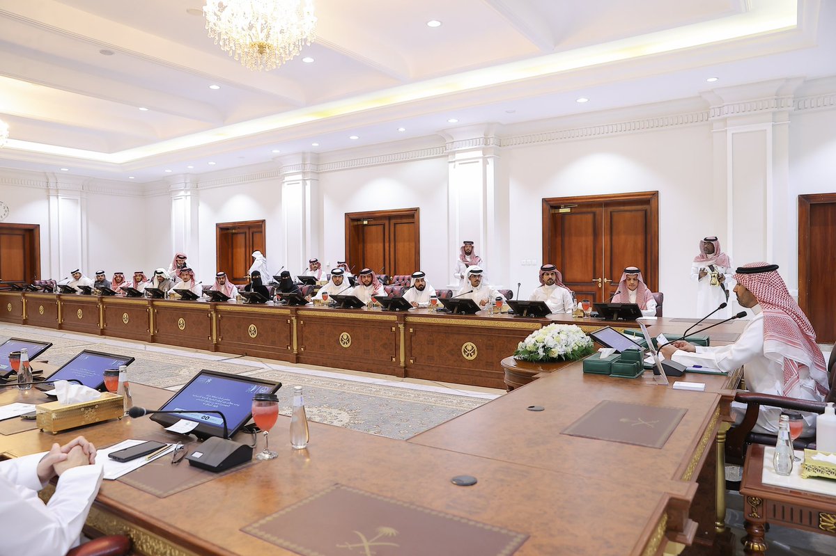 najranyc's tweet photo. معالي وزير الموارد البشرية والتنمية الاجتماعية م.أحمد بن سليمان الراجحي يؤكد خلال لقائه أمانة وأعضاء مجلس شباب منطقة #نجران: أهمية تعزيز الشراكة بين الوزارة والمجلس. https://t.co/jlVrQ3tadT