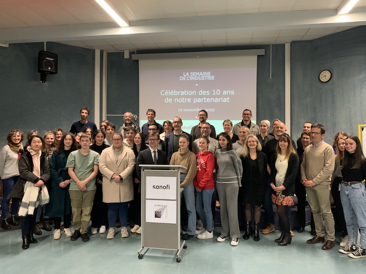 SanofiFR's tweet photo. [#InsideSanofi] Comme chaque année, pour la #SemaineIndustrie, notre site de #MarcyLEtoile a accueilli des étudiants 👨🏻‍🎓 et à leurs professeurs pour une immersion au cœur de notre #industrie ! Merci 🙏🏻 à toutes les équipes mobilisées pour faire découvrir nos activités &amp; métiers ! https://t.co/UzOqXeWZGa
