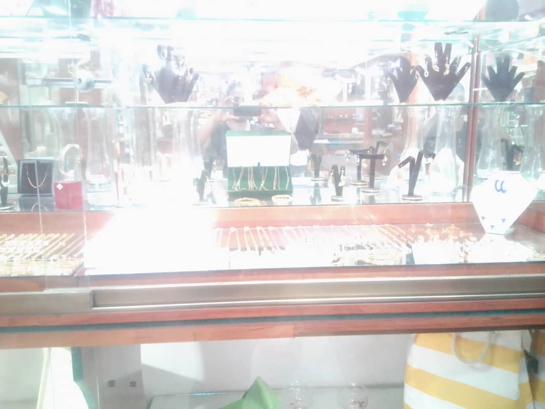 senafim_gob's tweet photo. #SenafimAlDía
#Aragua | Los inspectores de #Senafim continúan desplegados en el Plan Nacional de Control y Comercialización de Oro, Plata y Piedras Preciosas, en esta oportunidad fueron visitadas las joyerías del municipio José Félix Ribas.
#PdvsaEnVictoria https://t.co/DHSFSde8Xb