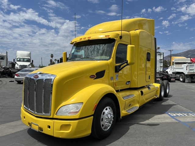 PeterbiltMotors's tweet photo. This #RedOval certified 2017 Peterbilt Model 579 is ready to get to work at Rush Peterbilt of Sylmar. #PeterbiltPride https://t.co/x5XJtM88g6 https://t.co/TZhASu4Dsu