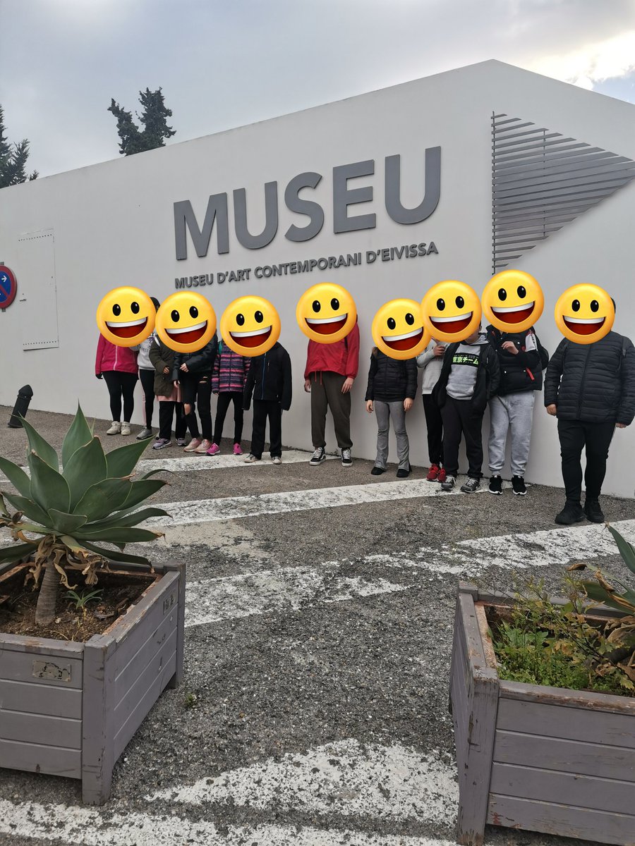 FayosCid's tweet photo. Hoy hemos ido de excursión con los alumnos de Educación Especial al Museo Contemporáneo. Cualquier excusa es buena para hacer ejercicio: les encanta ir de excursión!!! @EFsaludable_UIB #22121_UIB https://t.co/3ZQ6CbQhE5