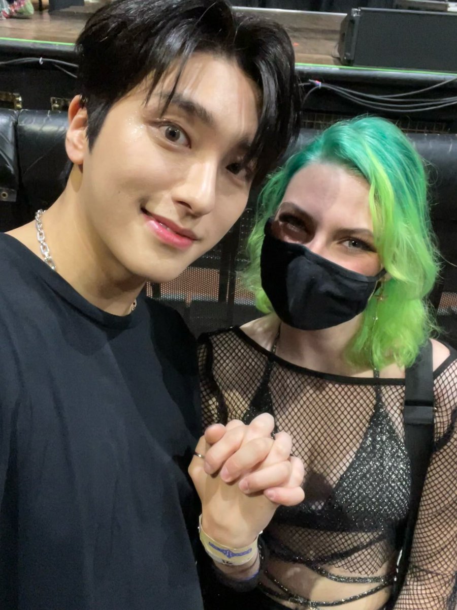 OX_DryFlower's tweet photo. Happy #SebinAppreciationDay Youโre so funny and engaging and sweet and so cheeky and I love you so so much! I canโt wait to see you againn! ๐Fighting! ๐ซถ๐ผ https://t.co/F8ObSczCnc