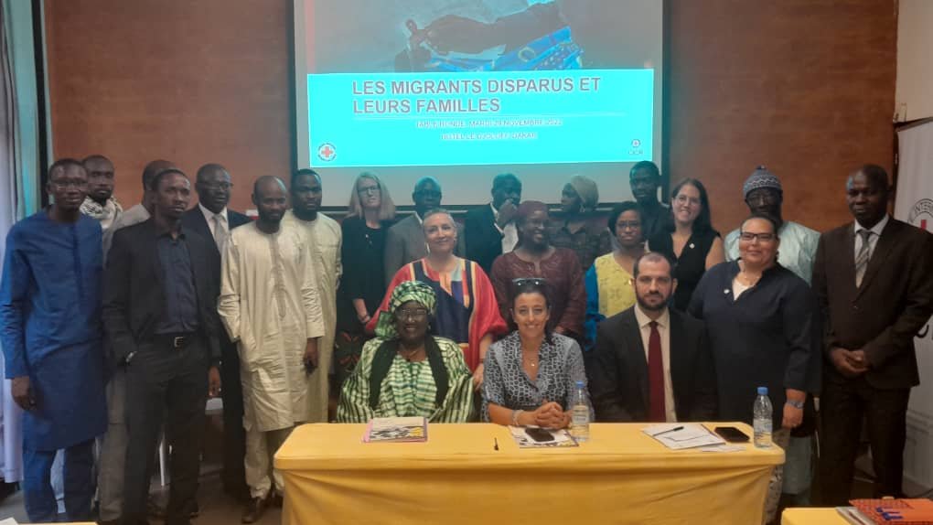 BarnabyFiona's tweet photo. 📢Table ronde sur la #migration &amp; les familles de migrants disparus👨‍👨‍👧‍👦👨‍👦‍👦👩‍👩‍👧‍👦👩‍👦👩‍👩‍👧

✅les autorités du 🇸🇳
✅@CSenegalaise
✅@CICR_Afrique

Nous discutons des besoins :
❓‍ de savoir
💰socioéconomiques
⚕️psychosociaux
⚖️juridiques
🤝la reconnaissance 
#FMD https://t.co/JUbKzwX59y