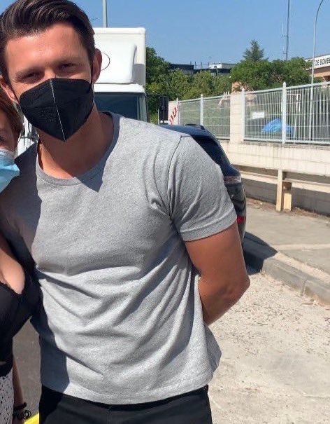 Sexy Celebs Stan On Twitter Rt Lfonsoholland The Way Tom Hollands Shirts Fit His Chest Is 