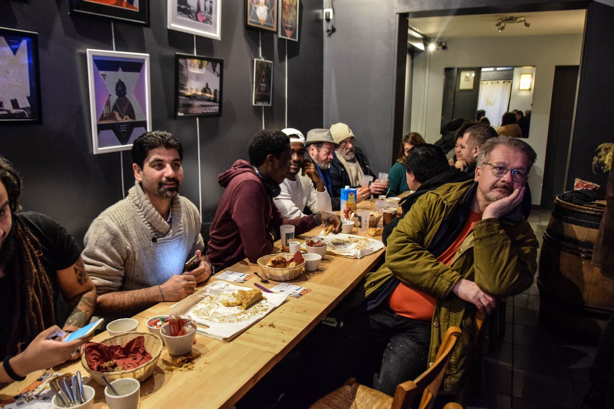 Pour #GivingTuesdayFr, participez aux petits-déjeuners de @R_Entourage 🥐☕️ L'occasion de tisser du lien avec des personnes en situation de précarité tout en déconstruisant les stéréotypes qui pèsent sur le monde de la rue. 👉Plus d'info ici : bit.ly/3ihK51K