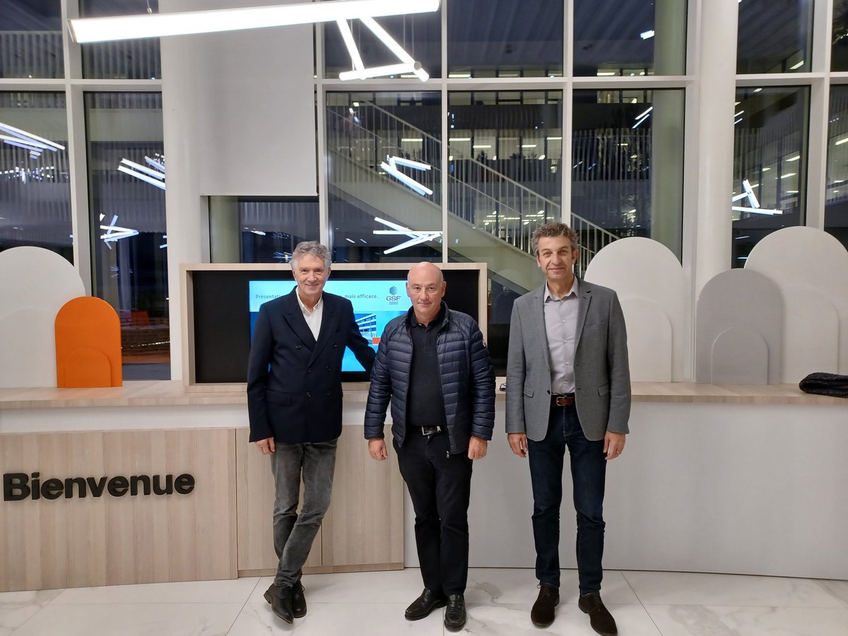 TonyZagaroli's tweet photo. Très heureux d'avoir reçu en "voisin"  @FLafforgue maire de #CastelnauleLez  et @SigaudGerard 1er Adjoint pour découvrir le nouveau Campus Orange et ses équipements. https://t.co/ICglLYnN3r