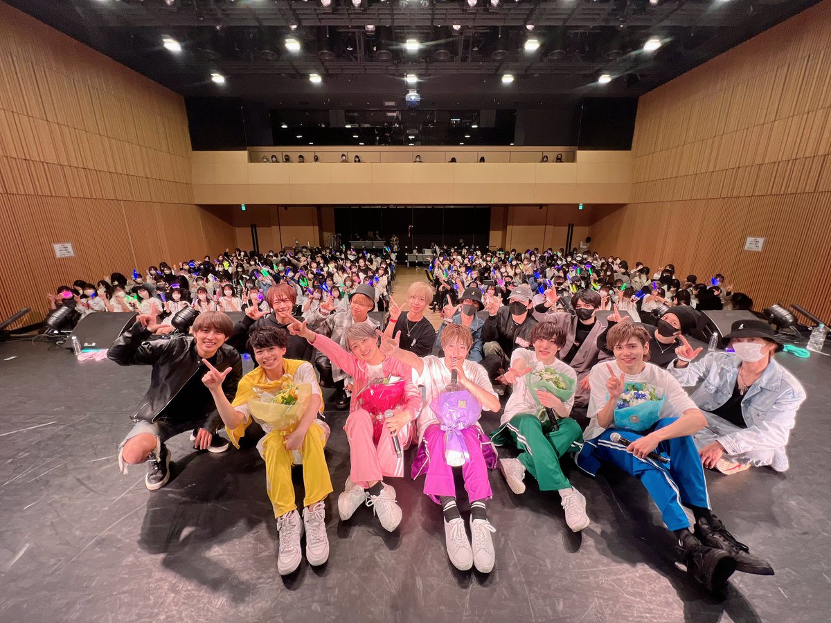 __challengers's tweet photo. 本日は、Happy Stage ～ボクらの走り出す先が“未来“だ～ ありがとうございました🌸

チャレンジャーズとして最後のLIVEとなりましたが、沢山の方に姿を見守ってもらうことができて嬉しかったです☺️

それぞれの未来へ進むことになりますが、どこへいっても自分らしく発揮できる場所になりますように🕊 https://t.co/ZjMqMPFUCq