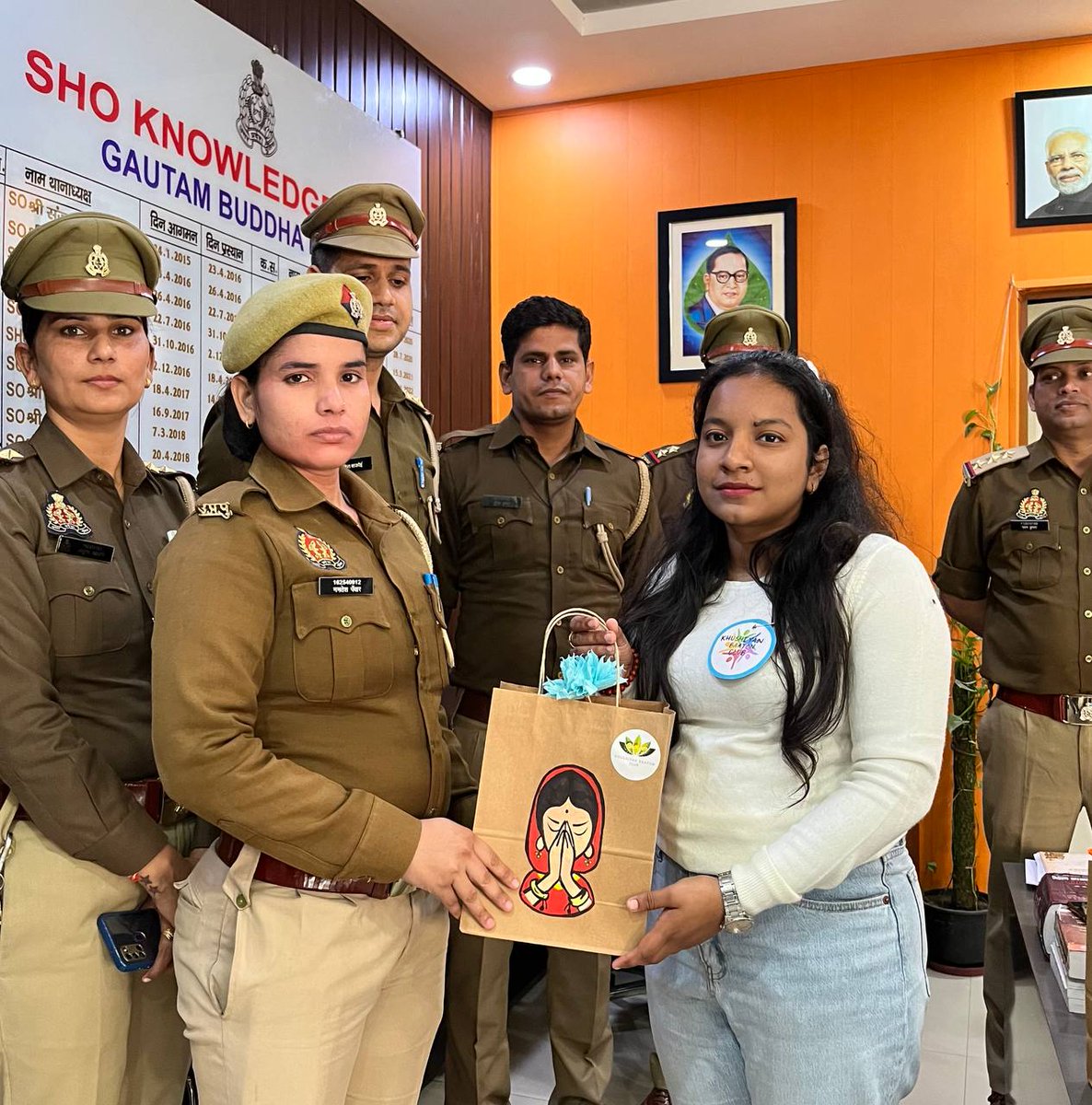 niet_grnoida's tweet photo. Khushiyaan Baaton Club visited Police Station and Apollo Hospital Team under their initiative "Chlo Shukriya-ada Karein" to show gratitude and respect towards the Social Heroes for their selfless efforts.
.
.
#Niet #khushiyaanbaaton #club #team #gratitude #Respect #social #heroes https://t.co/JA6zTsXTKI