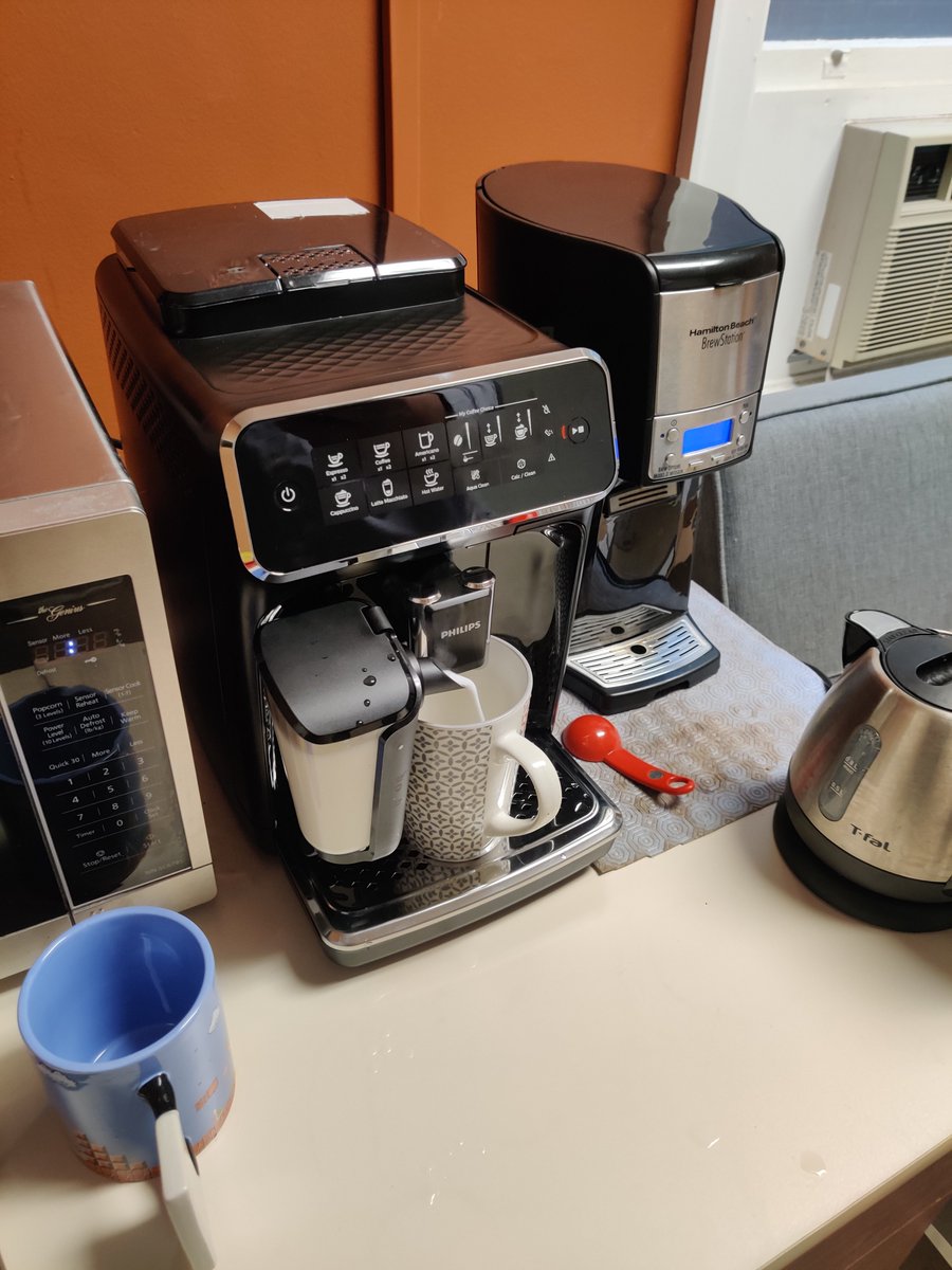 woolab_uottawa's tweet photo. The new espresso machine has arrived!☕️ https://t.co/CYkaL5J2VW