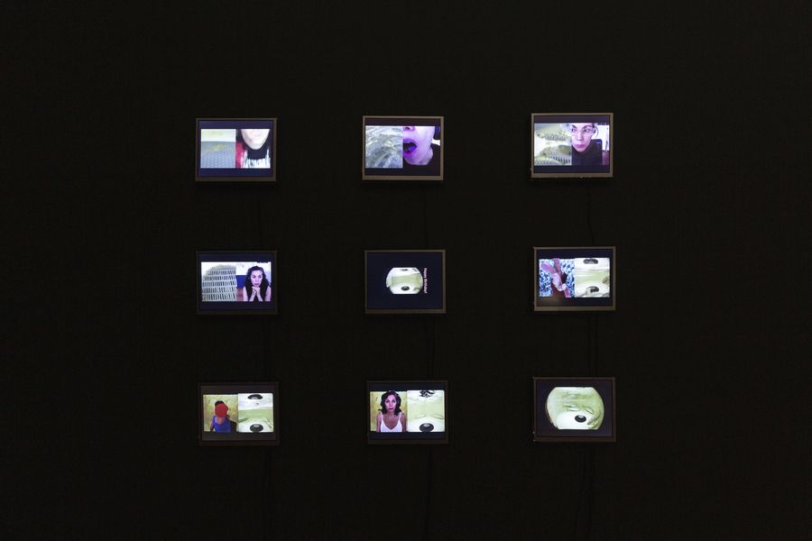 RevistArtishock's tweet photo. Una obra en realidad virtual, una película en 16 mm, videos, especímenes conservados y un performance colectivo son parte de “Transhemisferia”, muestra donde la artista Michelle-Marie Letelier aborda el manejo de los recursos naturales marinos, específicamente la salmonicultura. https://t.co/SuKGnUNuKx