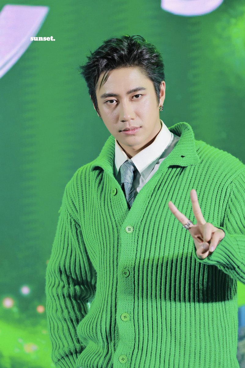 sunset9821's tweet photo. 221129 คุณรชตะ สายตาคุณทำเราหยุดหายใจได้เลยนะ🫣🫣🫠🫠💚

@RachataJam

#GrabFood10Versaryland
#JamRachata #แจมรชตะ https://t.co/0yl3ZkZCbF