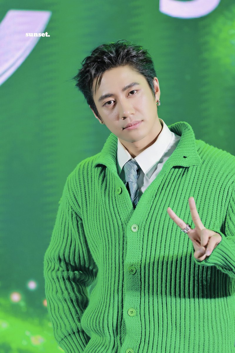 sunset9821's tweet photo. 221129 คุณรชตะ สายตาคุณทำเราหยุดหายใจได้เลยนะ🫣🫣🫠🫠💚

@RachataJam

#GrabFood10Versaryland
#JamRachata #แจมรชตะ https://t.co/0yl3ZkZCbF