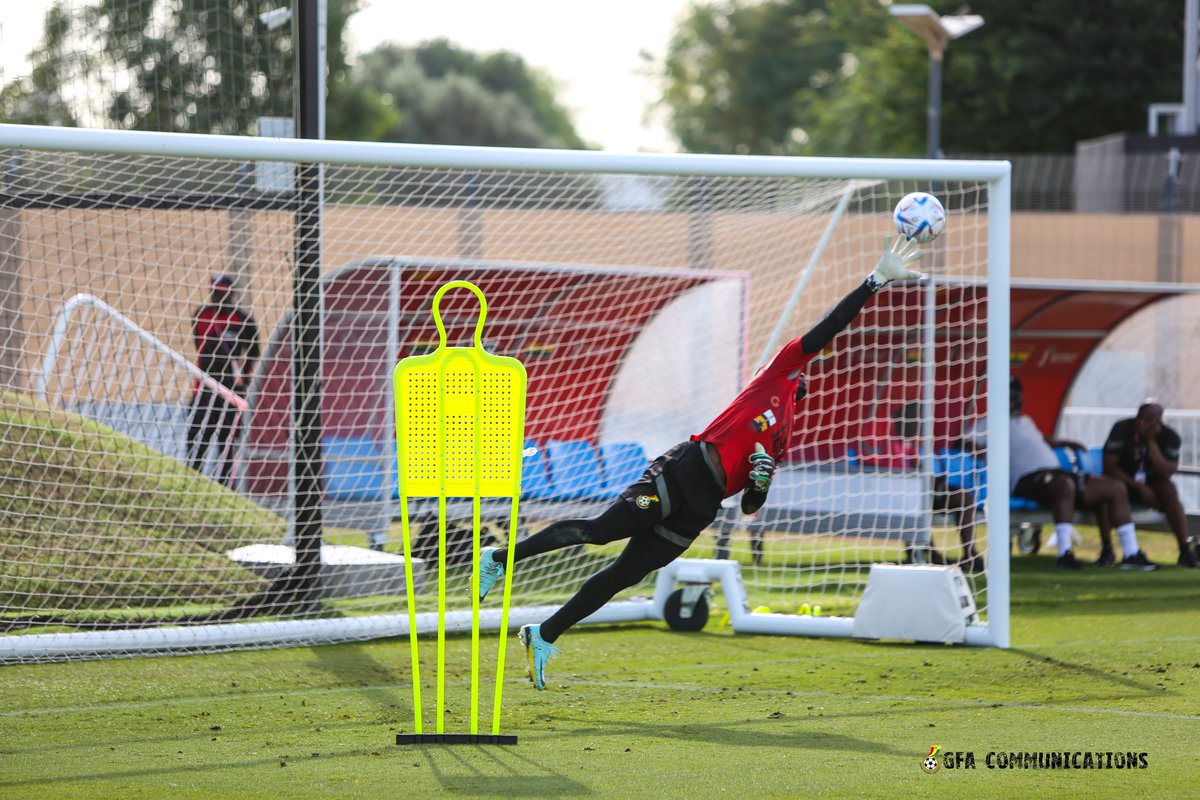 GhanaBlackstars's tweet photo. 😯🧤

#TeamGhana | #BlackStars https://t.co/CJ28dhLUx3