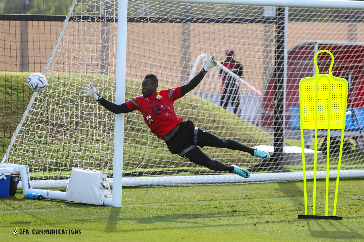 GhanaBlackstars's tweet photo. 😯🧤

#TeamGhana | #BlackStars https://t.co/CJ28dhLUx3