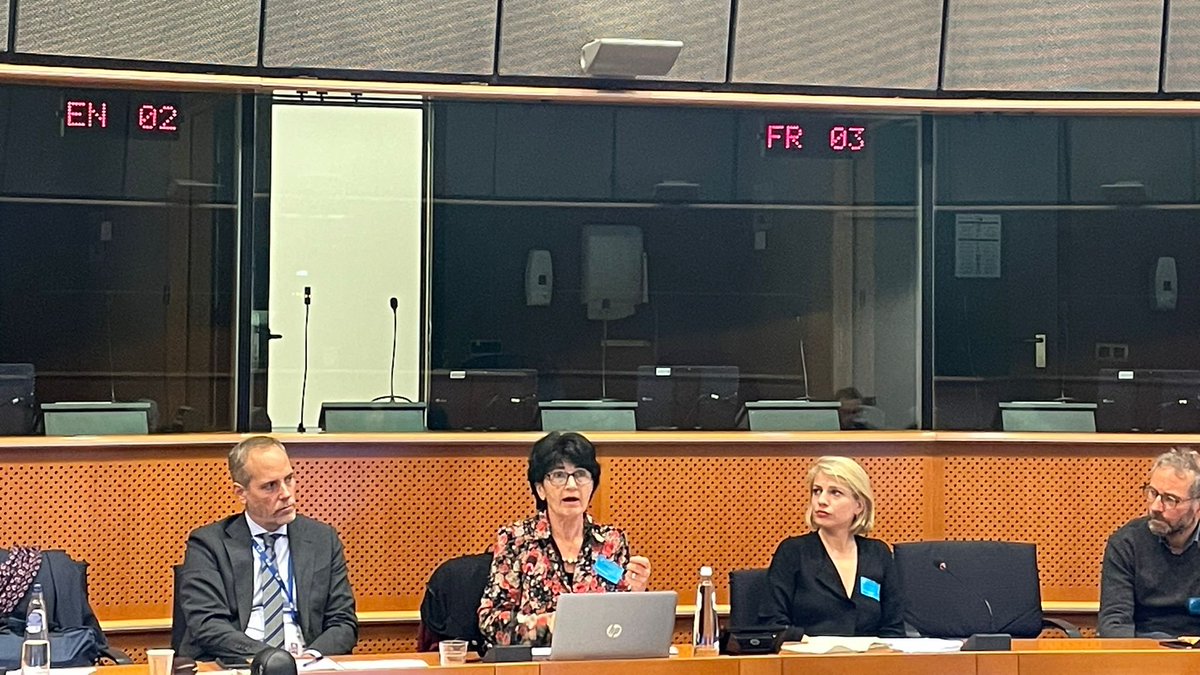 Josette Garnier '#Organic IS NOT less productive, organic farmers who use a lot of fertilizers can harvest as much as conventional ones. If we combine #fertilizers reduction with a change of diet (less meat and more vegetables), the gap in terms of food production can be solved.'