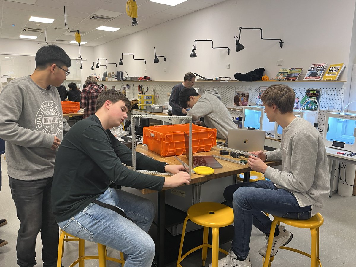 IspRobotics's tweet image. Brainstorming building strategies 💭👷🤖

#vexrobotics #vexroboticscompetition #vexrobot #vex #robots @vexrobotics #czech #czechrepublic🇨🇿 #robotics #roboticscompetition #roboticsengineering #prague #thinking #brainstorming #universityofwaterloo #universityofwaterlooengineering