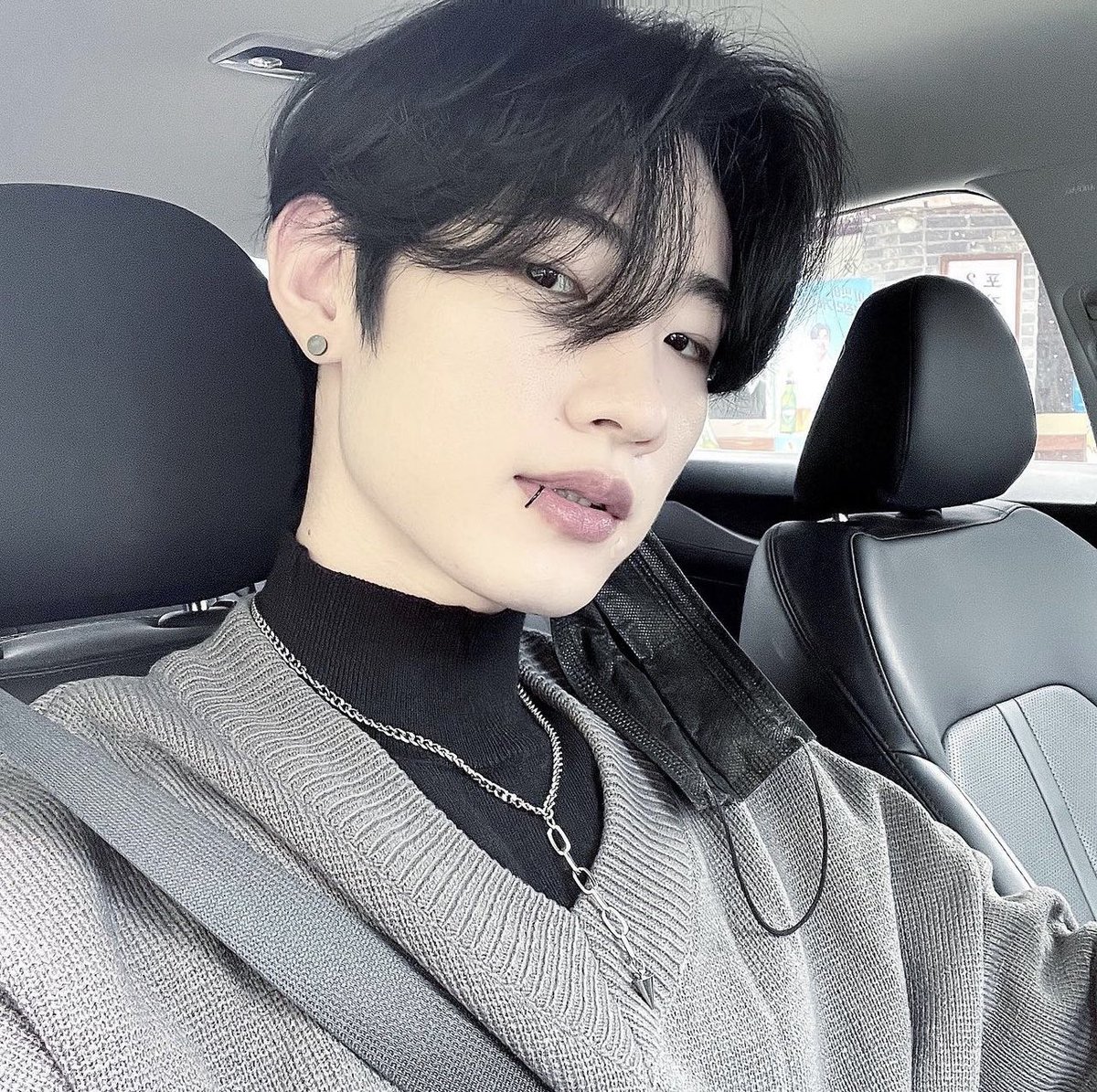 Good morning to those with daddy issues and mommy issues 😽