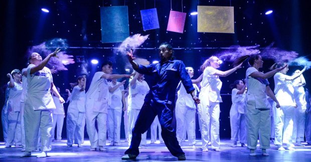 WhatsOnStage's tweet image. "Colour and Light" – Sondheim gets a new finish in musical dance film bit.ly/3gF9W3v #sp