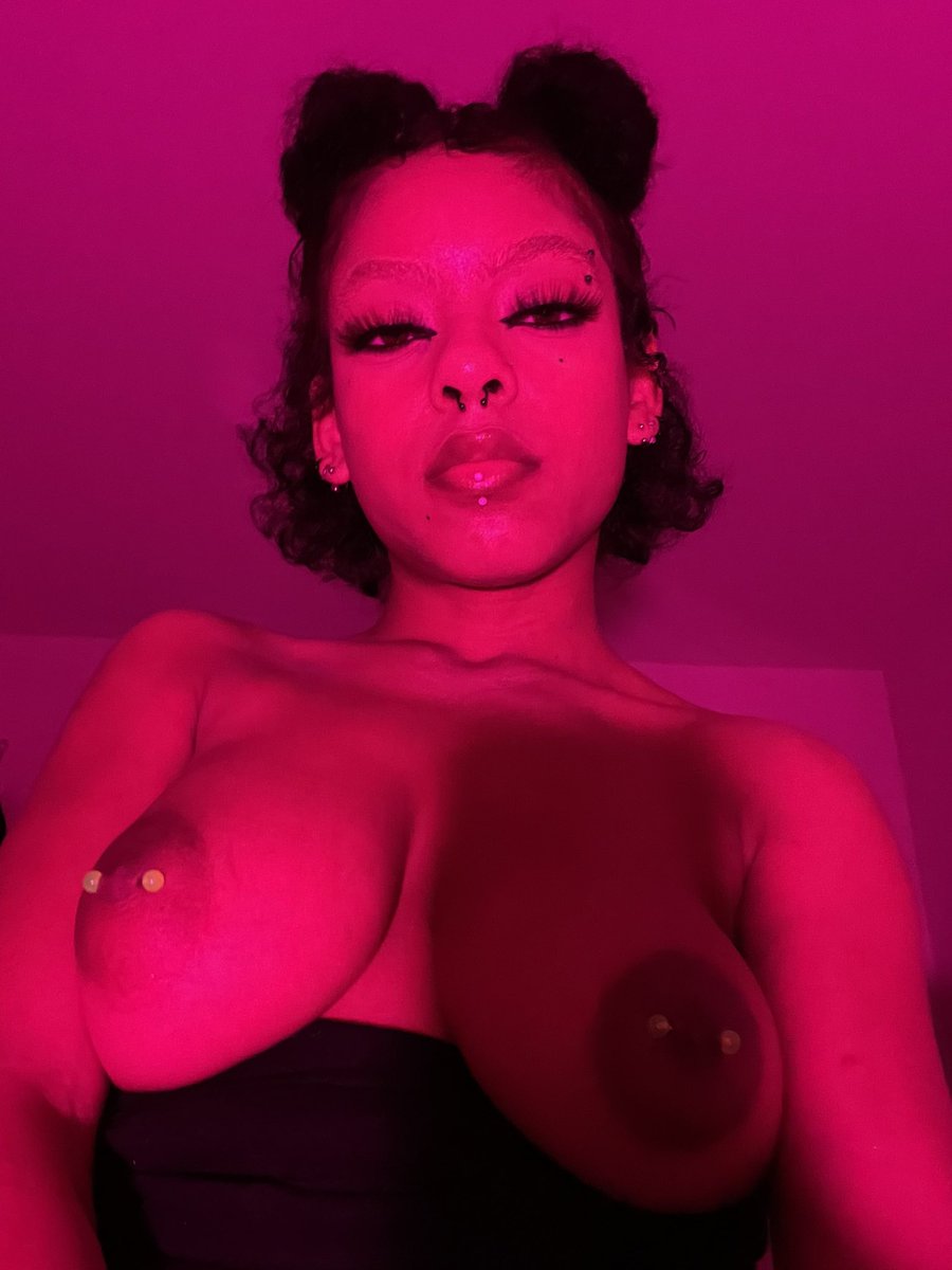 rrravennnnn's tweet photo. @MissBNasty 💜HAPPY TITTY TUESDAY 💜 https://t.co/FIq9seuEe5 https://t.co/lWlae2vU0c