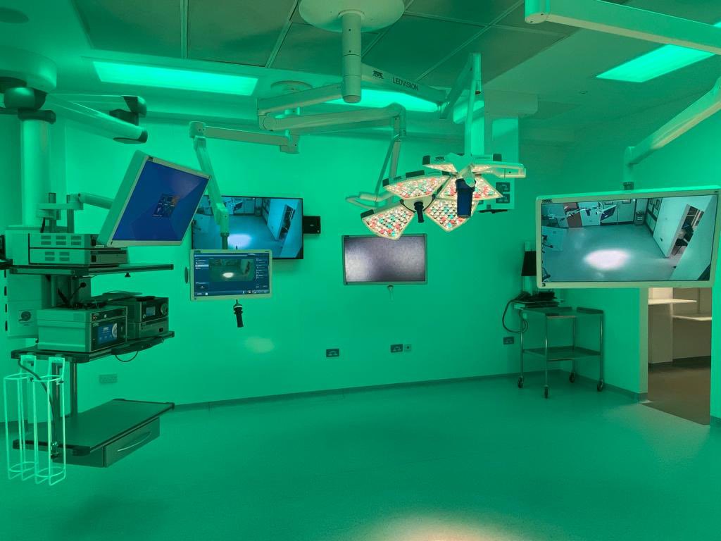 SteppingHillMOT's tweet photo. Very exciting week for us in MOT as our state of the art OR1 is ready to be used. @KARLSTORZUK Providing us the equipment to deliver high quality care to our patients #OR1 #karlstorzuk https://t.co/5pjGditV6k