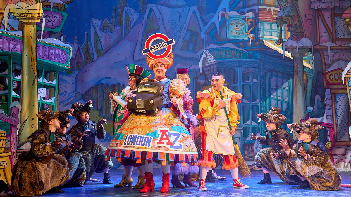 NottmPlayhouse's tweet photo. ‘A SPARKLING, SPECTACULAR CRACKER of a pantomime …Those London streets may not be paved with gold but this Playhouse panto has a GLITTERING GOLDEN HEART’
⭐️⭐️⭐️⭐️ @PhilLowe7
https://t.co/fc4QlbYC94 https://t.co/Fih3EbSKgL