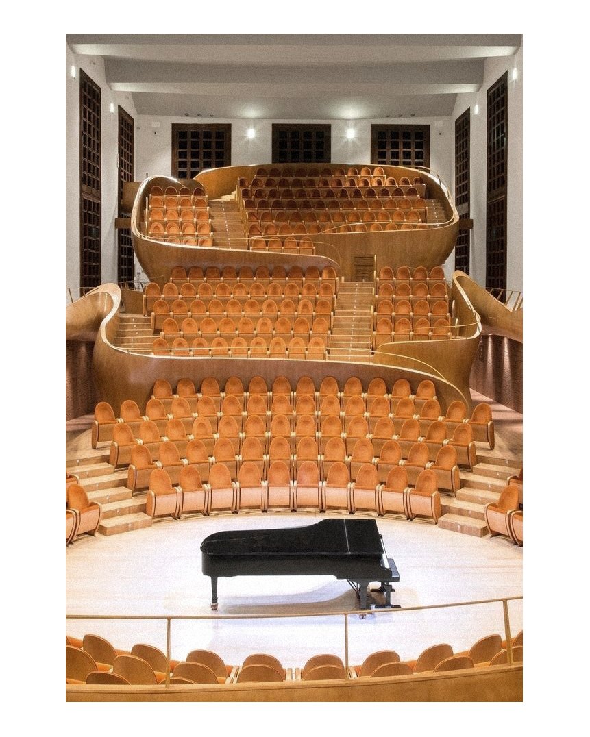 Auditorium Giovanni Arvedi's sinuous lines chase each other to express the spreading of sound waves. A parallel project: architecture and sound. Built in 2015 in Cremona, Italy.

lensandframe.co

.
.
.
#oscarNiemeyer #niemeyer #architecture #glasshouse #design #sculpture