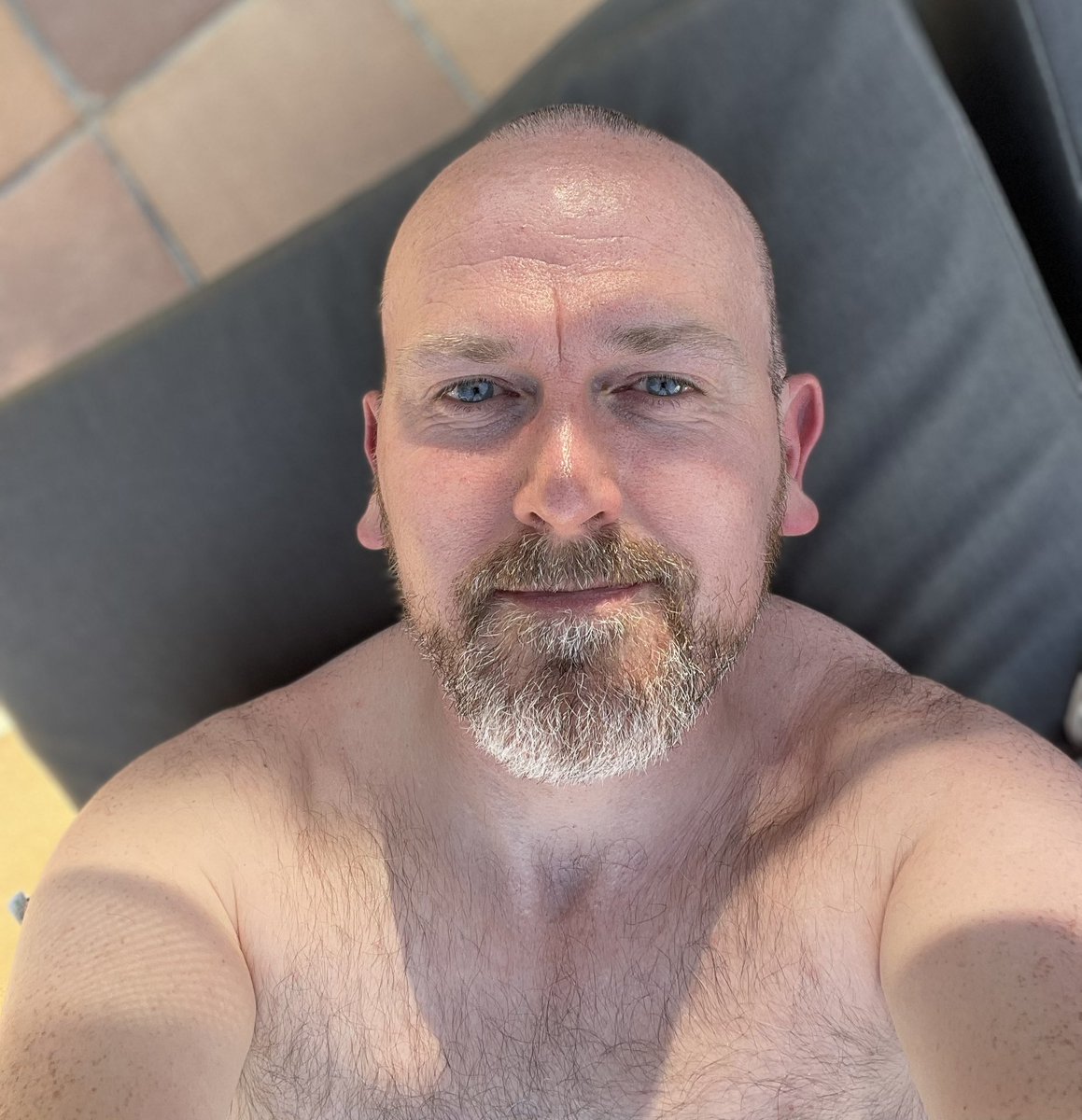Poplifer73's tweet photo. Bliss.
Tuesday.
#Me #Poplifer73 #HappyStu #HappyStuart #Holiday #Vacation #Bliss https://t.co/sbOnSWH5Qb