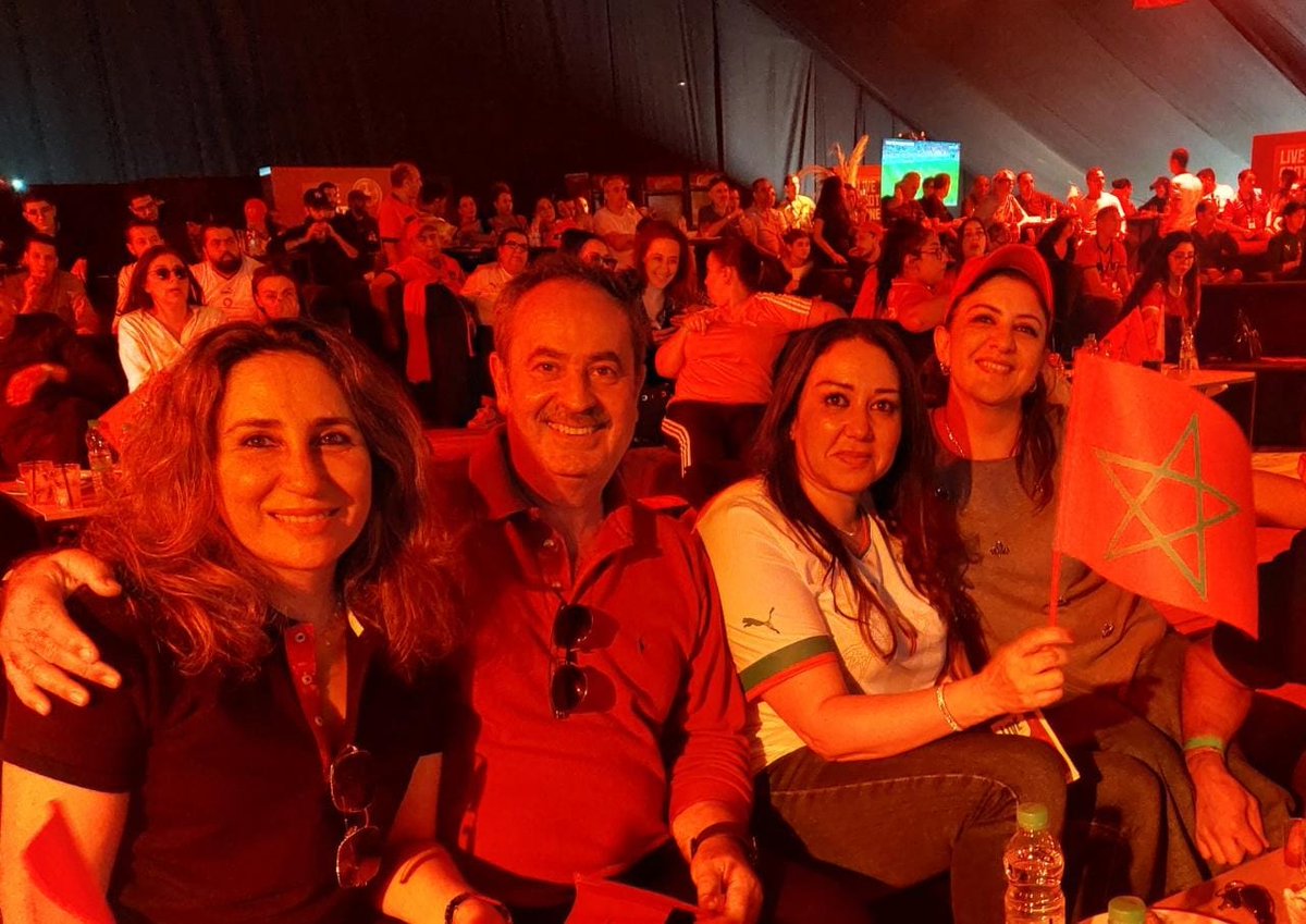 وتواصل عمدة الدار البيضاء مساندتها للمنتخب الوطني لكرة القدم في نهائيات كأس العالم قطر 2022..

📷 السيدة نبيلة الرميلي خلال متابعتها لمواجهة أسود الأطلس أمام المنتخب البلجيكي