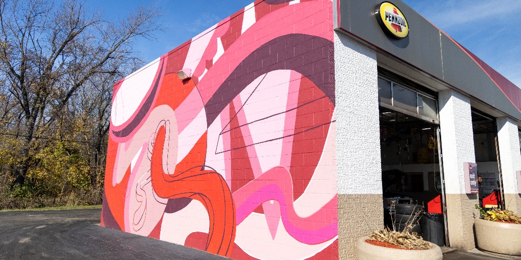Spotlight on this beautiful mural, "United and Divided," created by artist Jonathon Arce for our Merrillville location, part of the #muralproject.  We love sharing the art of amazing local artists and brightening the communities we serve!

#JiffyLubeIndy #MuralArt #indianaowned