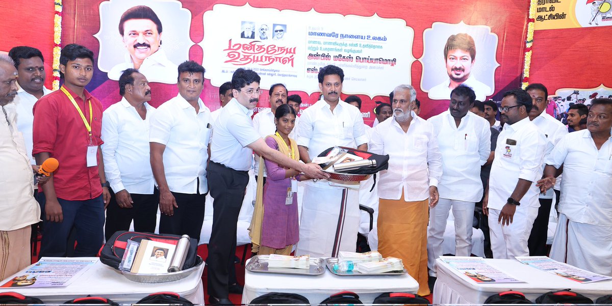 Anbil_Mahesh's tweet photo. கழக @dmk_youthwing செயலாளர் @Udhaystalin அவர்களின் பிறந்தநாளை முன்னிட்டு, சென்னை கிழக்கு மாவட்டம் துறைமுகம் கிழக்கு பகுதி இளைஞரணி சார்பாக பள்ளி மாணவர்களுக்கு நிதி உதவி மற்றும் கல்வி உப��ரணங்கள் வழங்கினோம்! https://t.co/6mGtKOLd6F