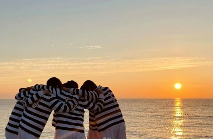 jaeyundoII's tweet photo. happy 2nd anniversary our sevEN, it hasnt been long since you first connected but time sure do flies, 7 amazing individuals come together to be a team that will be remembered, youre very much loved and deserving of all the love and appreciation, thank you for existing, enhypen ♡ https://t.co/QHLVFm38zA