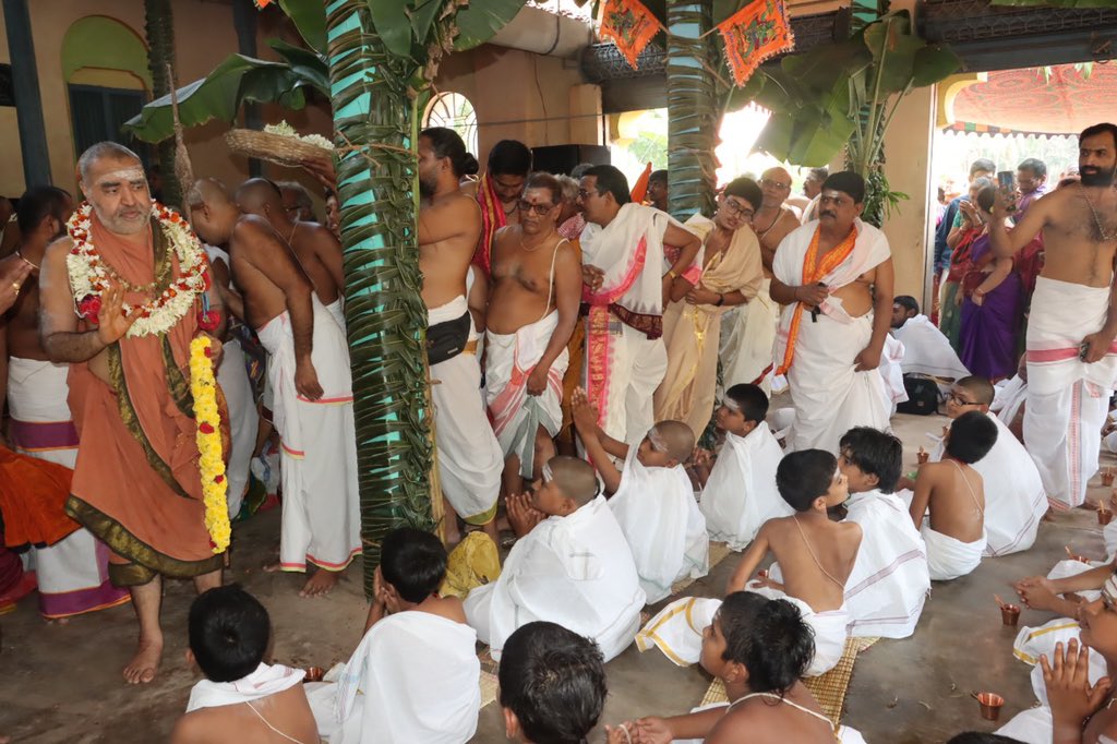KanchiMatham's tweet photo. Subbaraya Shasti was performed at #Peruru Village in the presence of Pujyashri Shankaracharya Swamiji on 28 Nov.2022 https://t.co/TfG3CLA4C4