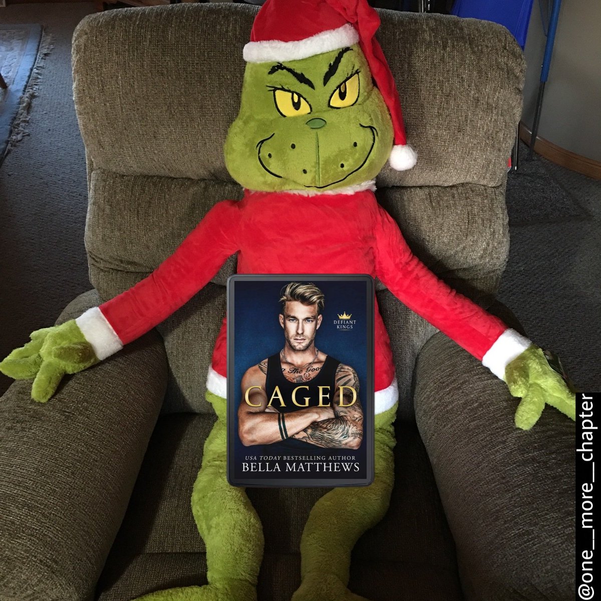 🥊Currently cozied up, and reading Caged (The Defiant Kings series) by Bella Matthews! This gigantic Grinch is an excellent snuggler💚!
🥊Releasing December 8th! 
🥊Pre-order~ amzn.to/3gMEkZi
#CurrentlyReading #BellaMatthews
#DefiantKings #SportsRomance
#MMARomance #TBR