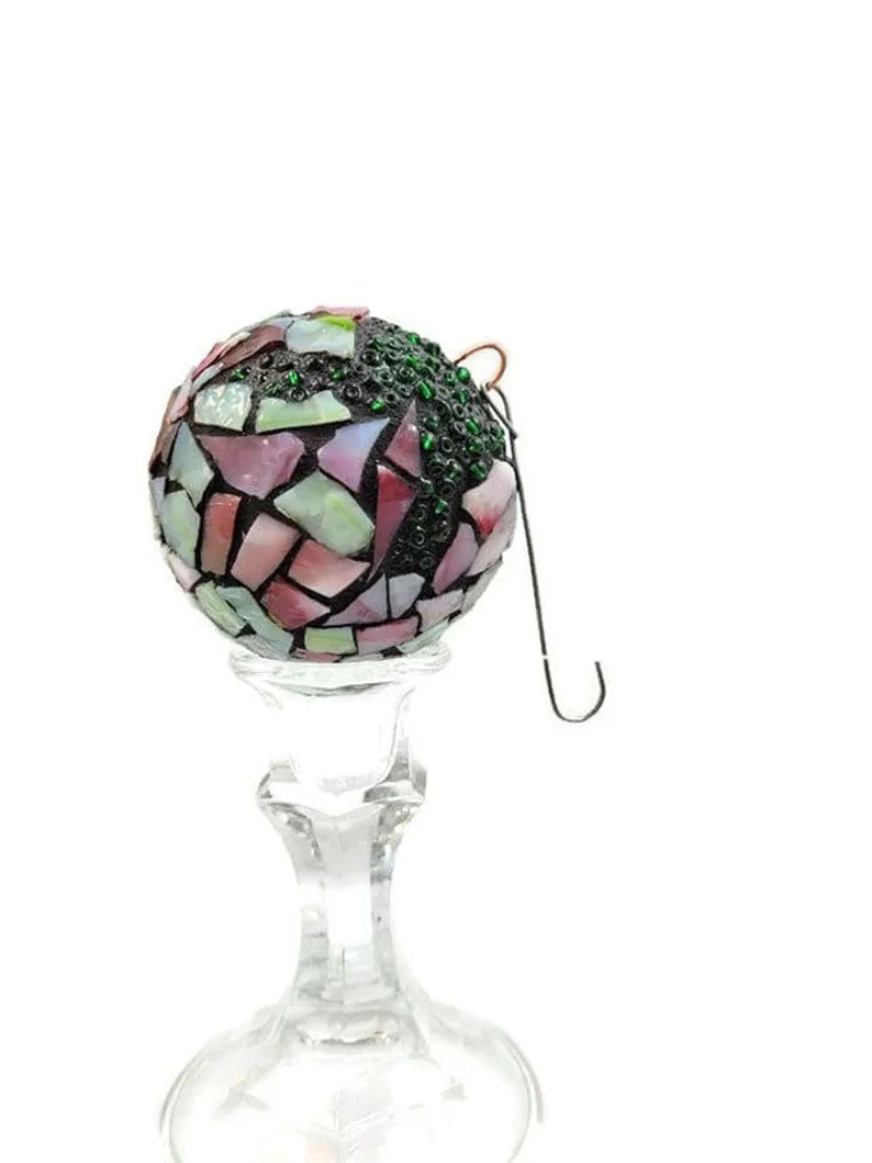 Item link: etsy.com/listing/258136…
Shop Link: etsy.com/shop/Piecesofh…
#Christmasornament #Ballornament #Candycane #mosaicornament #trimthetree