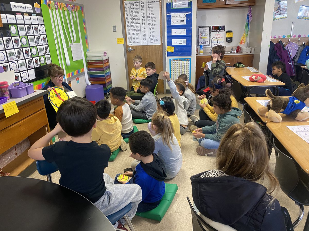 ISDmathcoaches's tweet photo. Check out Mrs. Borcky’s &amp; Mr. Lucas’ students showing their understanding of time using mini clocks &amp; whiteboards during Number Corner! https://t.co/Mt7B0Hskk0