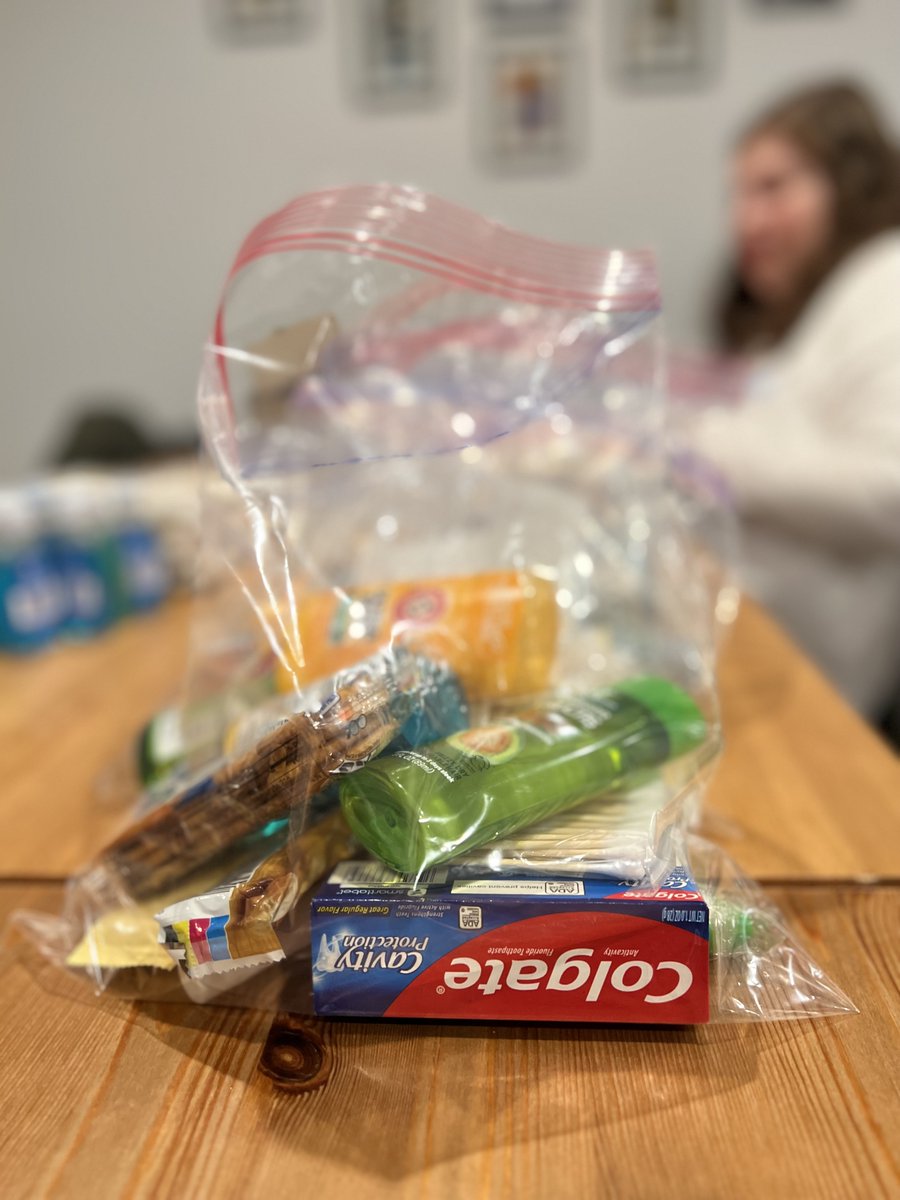WeAreDoubleLine's tweet photo. Double Line employees recently had the opportunity to support @OperationTurkey’s annual Thanksgiving Day festivities. Team members packaged and delivered 160 personal care kits for individuals experiencing homelessness this holiday season. #WeAreDoubleLine #volunteer https://t.co/GmEQ2vAXbE