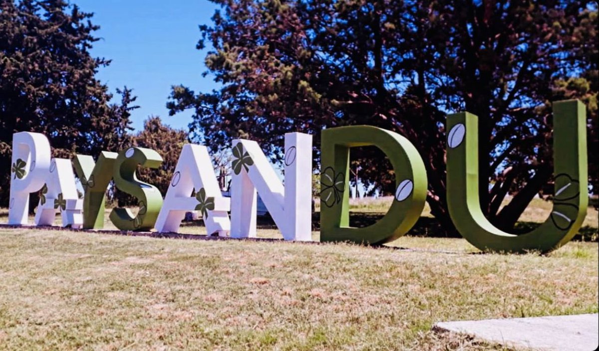 👏🏻 ¡Homenaje a los campeones del #RugbyUruguayo! 

📍 Paysandú se vistió con los colores de <a href="/pgctrebolrugby/">PGC Trébol Rugby</a>.