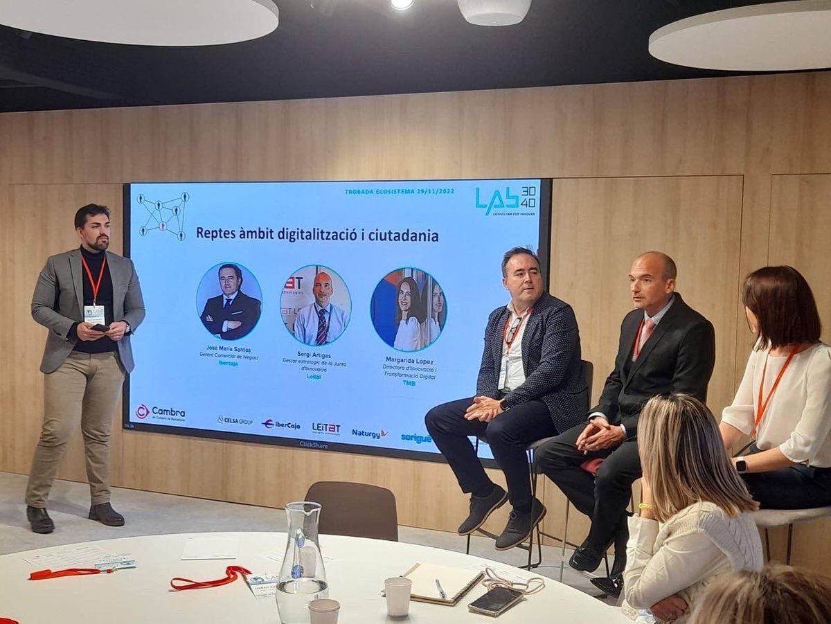 CambraBCN's tweet photo. El #HUBcambraDigital acull els partners del #Lab3040 per debatre els reptes que es plantejaran d'ara endavant als agents econòmics del territori. 

💡 Creem un hub vertical on s'impulsin objectius en matèria de sostenibilitat de la mà de pimes, universitats i administracions. https://t.co/EYrsJUED2A