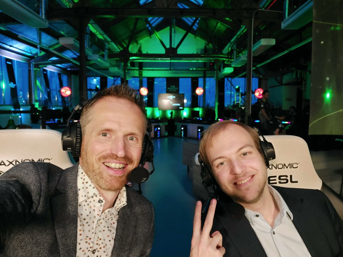 TreurRene's tweet photo. Had a massive weekend full of esports this week! 🎮
#WirWar gamings 2nd edition, and I got to host it again 🎙
Deloitte launched theMasterplan #Finals with ESL, where students of several universities could win a trip to Deloitte #London ✈️
#esports #commentator #deloitte https://t.co/gOmd9Q4q9o
