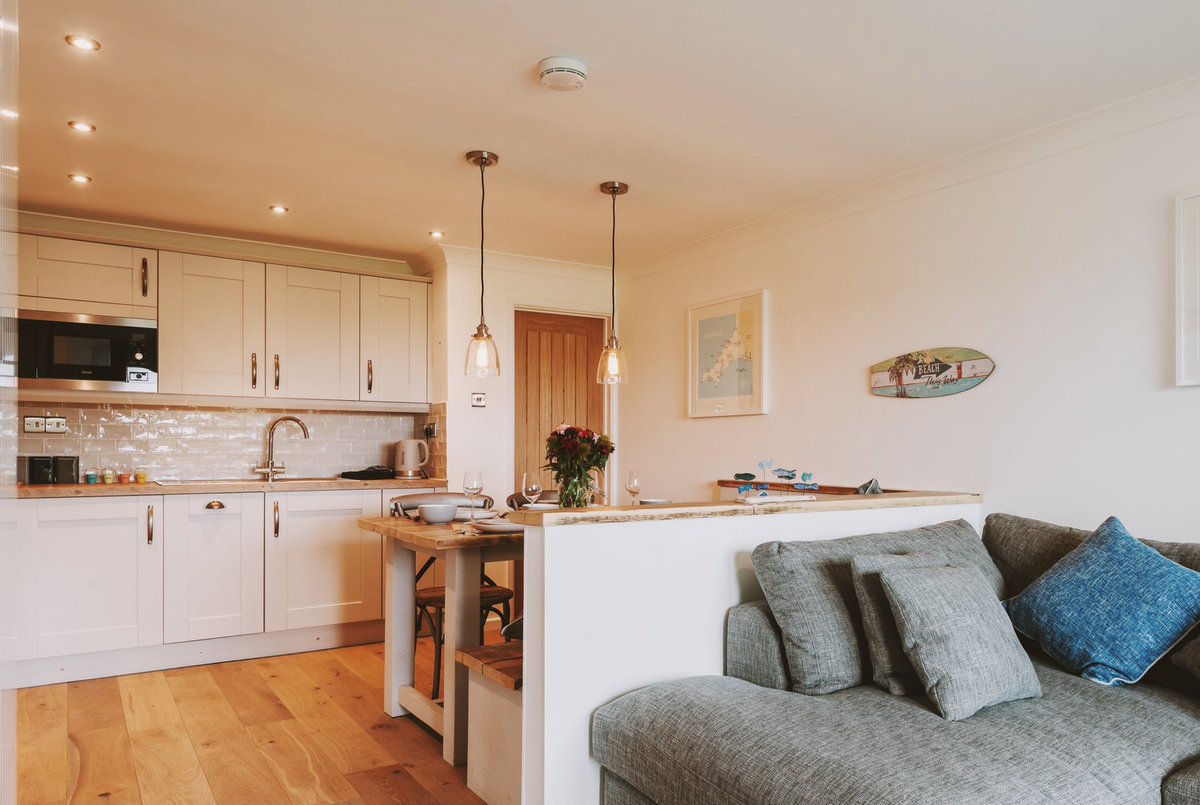 sccornwall's tweet photo. ✨15% off until 15th Dec!✨
Sandcastles is situated in #MawganPorth, a quaint &amp; beautiful #village which lies midway between #Padstow &amp; #Newquay on the North #Cornishcoast. A favourite among ramblers and those who love to explore. 
More: https://t.co/ZijHnUjbBC https://t.co/o7bM8HhEeT