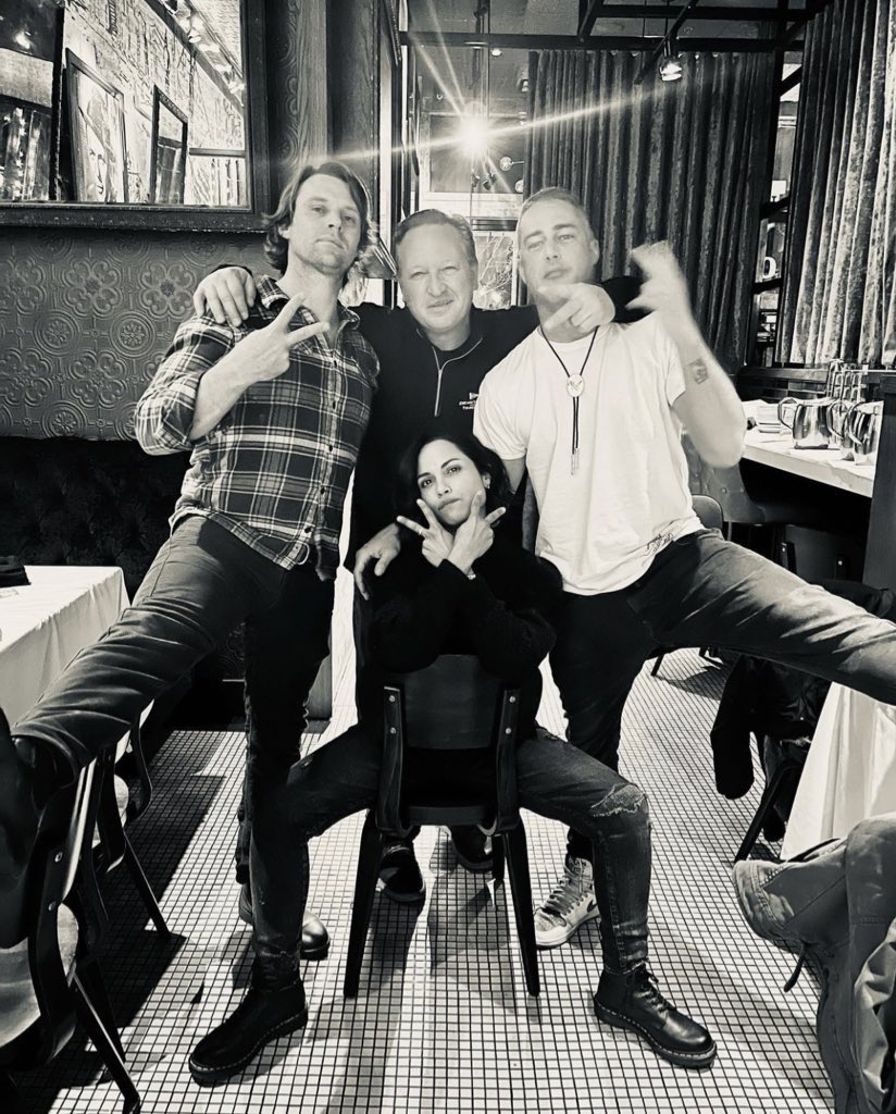 dawseythinker's tweet photo. chicago family reunion <3 #ChicagoFire https://t.co/EX12QAGBi7
