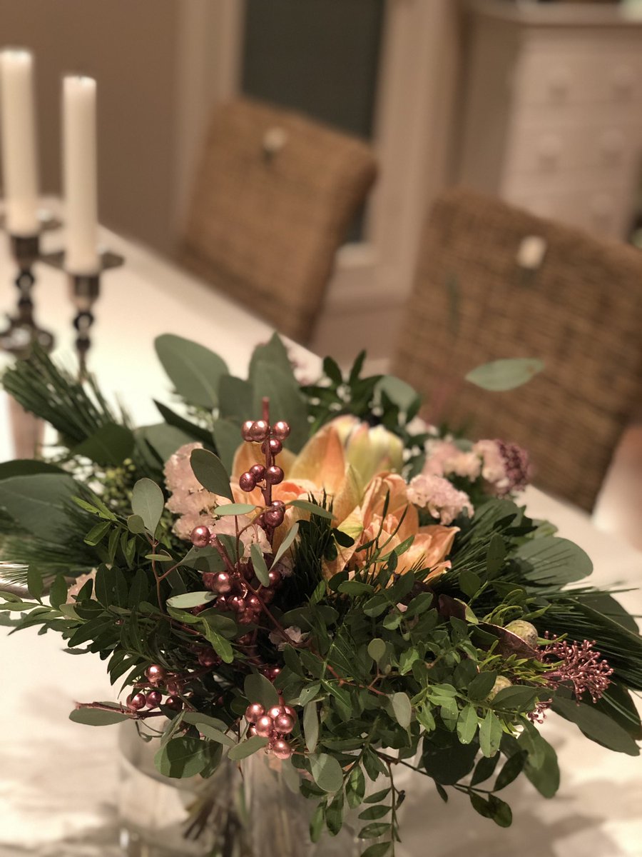 Voiko kauniimpia kukkia saada🤩! Lämmin kiitos suomalainen <a href="/finanssiala/">Finanssiala</a> ja <a href="/Piianoora/">Piia-Noora Kauppi</a> - niin hienoa että iloitsette kanssani uudesta eurooppalaisesta roolistani.😀