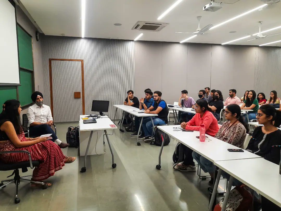 AMSOM_Ahmedabad's tweet photo. In the Intermediate #Microeconomics course offered by Pallavi Vyas, she invited Mr Sonusingh Dhingra of Pal Shellcast Pvt Ltd to have an interactive session with the students so that they learn practical applications of theoretical concepts of #economics. @pv4peace
#academics https://t.co/8OemEUAEYl