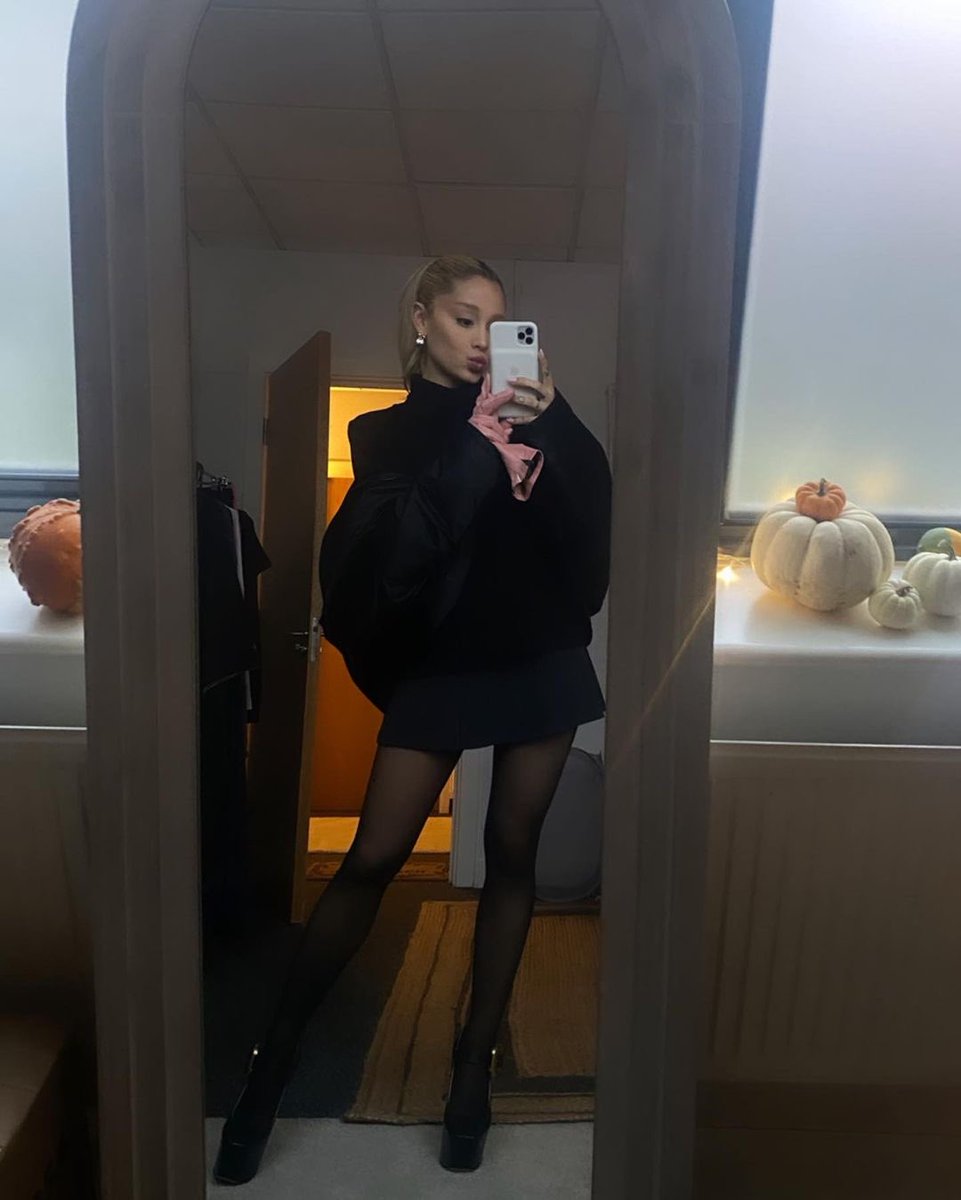 lurexic's tweet photo. babe wake up new ar!an@ grand£ thinspo just dropped https://t.co/ZSk5oi5w4T