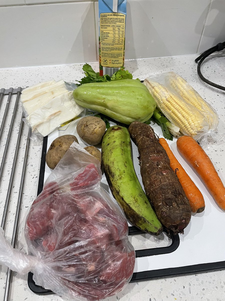 ernestoasch's tweet photo. Olla โe carne paโl lunchโฆ IYKYK
#ernestinalaquecocina #luvcooking #feedthefam https://t.co/NdzbCgNJS7