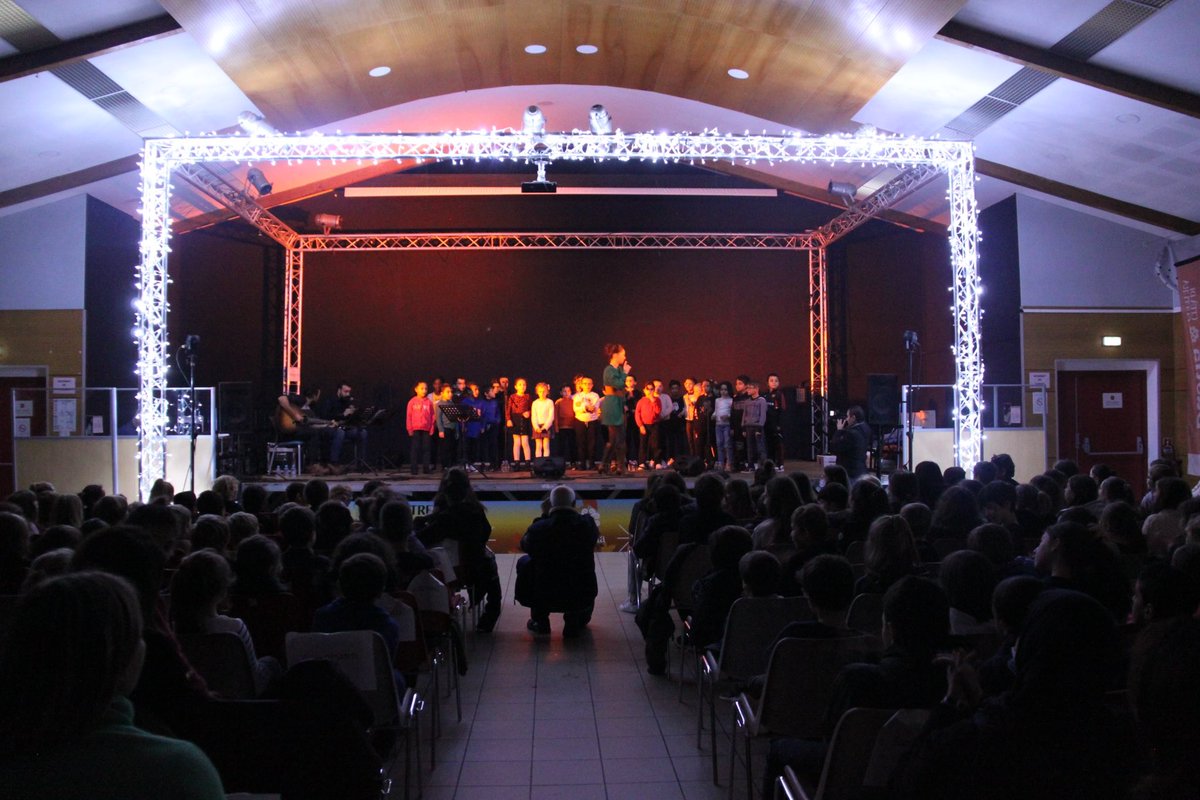 Cita_Bastia's tweet photo. 🎶 #Animazione | Les élèves des différentes écoles maternelles, élémentaires et primaires de la ville ont célébré ce mardi la Sant'Andria, en compagnie de @CarlottaRini et Anaïs Gaggeri à la Salle polyvalente de Lupinu, et ont pu profiter d'une belle journée festive et musicale ! https://t.co/bg8QwB2t9w