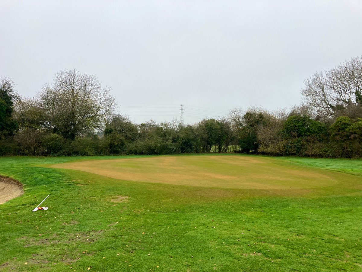 Lawrenc96115115's tweet photo. With temperatures turning cooling and disease pressures reducing. Time for a top-dressing to firm and true the surfaces.
#sustainability #teamwork #sandtime https://t.co/whCwsgA3Su