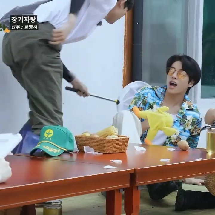 no context heejake (@nocontextheejek) on Twitter photo 