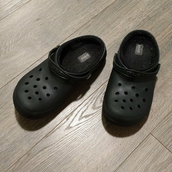 bethanyrae11's tweet photo. So good I had to share! Check out all the items I'm loving on @Poshmarkapp #poshmark #fashion #style #shopmycloset #calvinklein #minichica #crocs: https://t.co/4hPt6rZePG https://t.co/JSkY5SwD9w