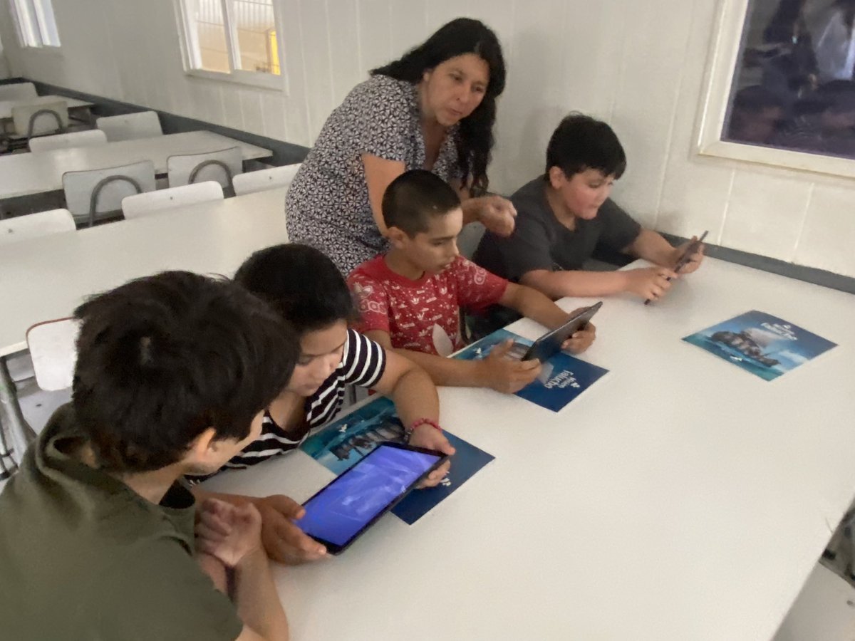 MisionFalucho's tweet photo. #Talca: 👧🏻🧒🏻 Niñas y niños de la esc.Brilla el Sol @daemtalca jugaron y aprendieron sobre los faluchos maulinos y la navegación fluvial en el S. XIX con el videojuego+paper toys @MisionFalucho🛶

⛵️Proyecto financiado por @ciencia_cl 

🙌Colabora:Ciencia Abierta de @ExploraMaule https://t.co/YIvKdn1qRV